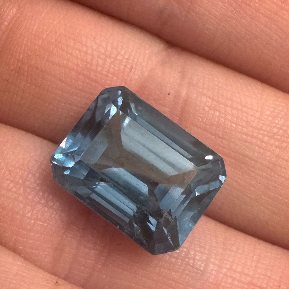 13.33ct genuine green/blue spinal in jar
